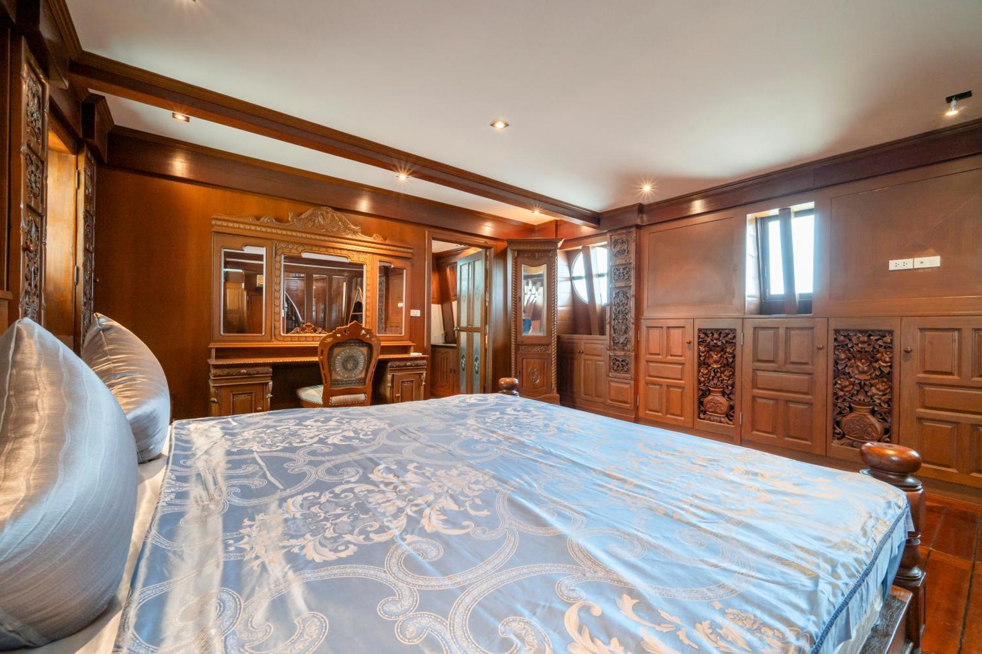 Villa Nautica - Unique Boathouse 4br Pool