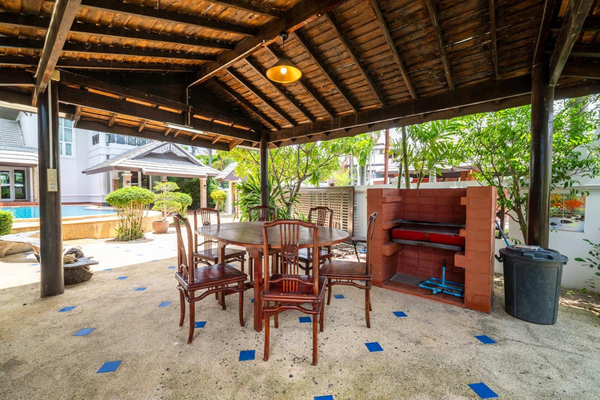 Nautica - Unique Boathouse 4br Pool Pattaya