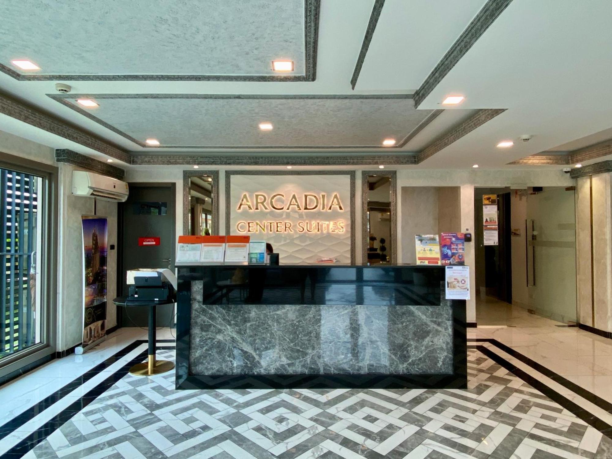 1-bedroom Arcadia Center 824 *