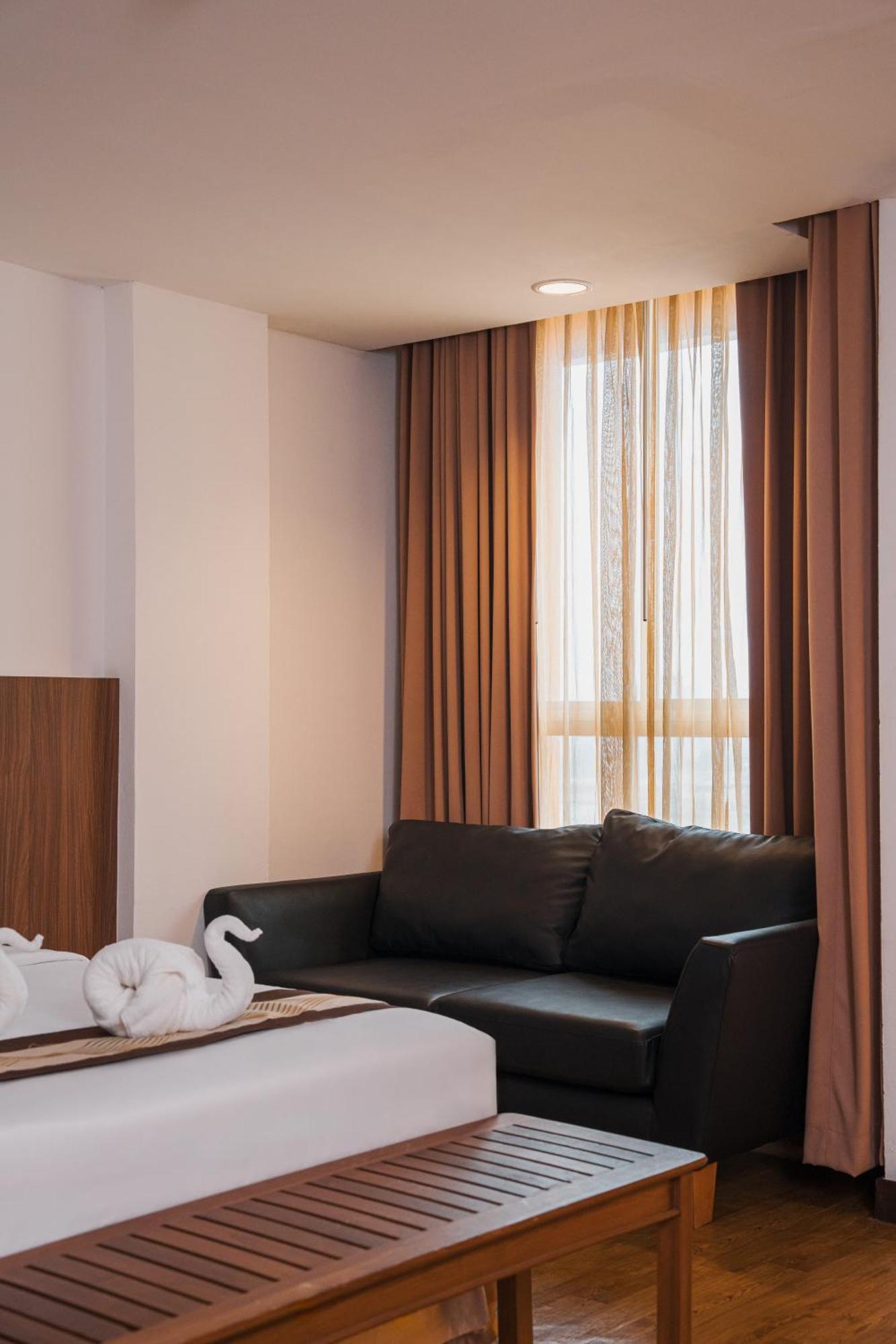 Eastern Grand Palace Hotel 4*