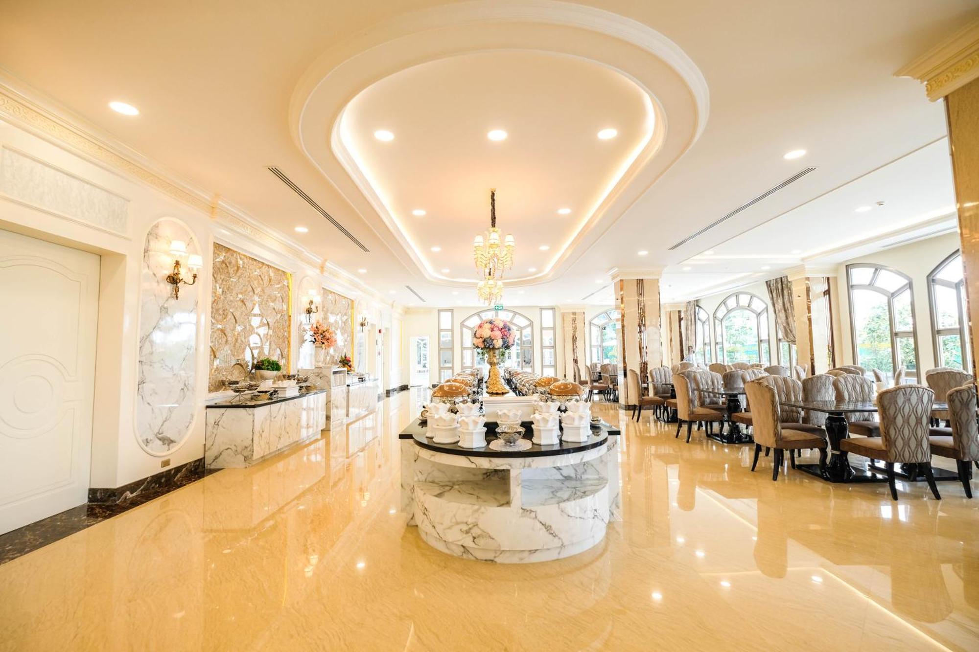 Lk Grand Empire Hotel