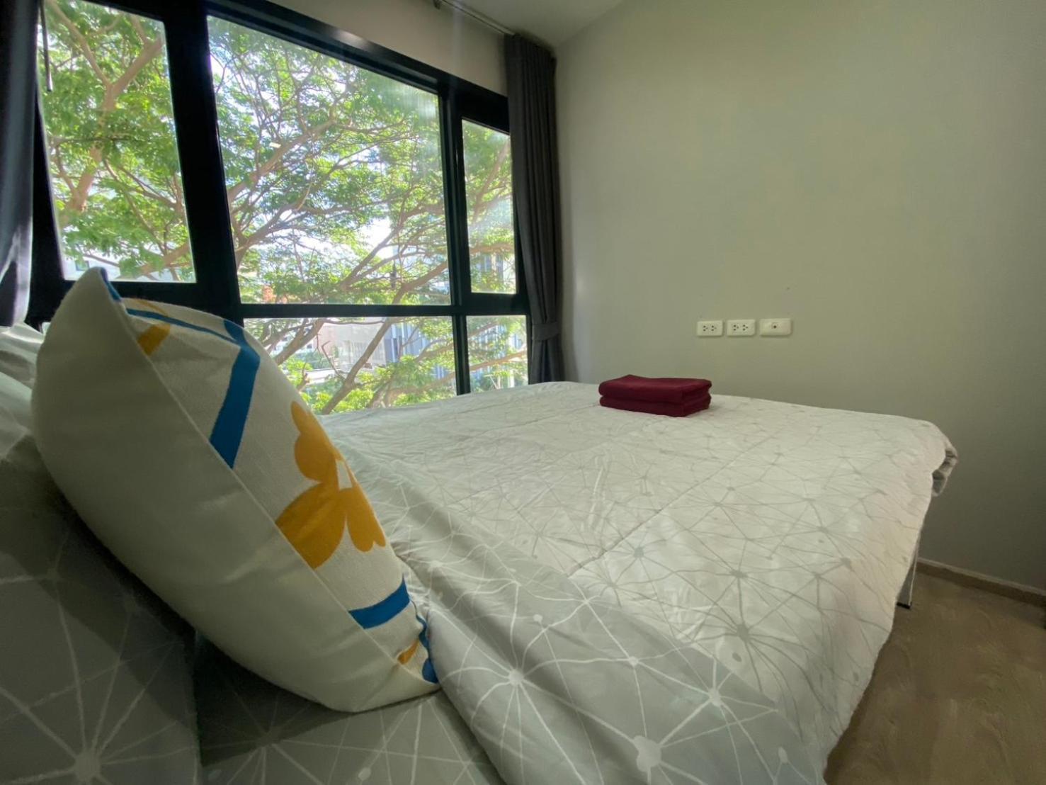 2 Bed Spacious Location In Apartment Pattaya