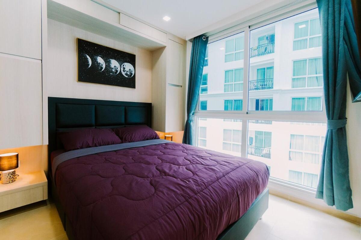 Apartment Bright Corner Apartment, Location *