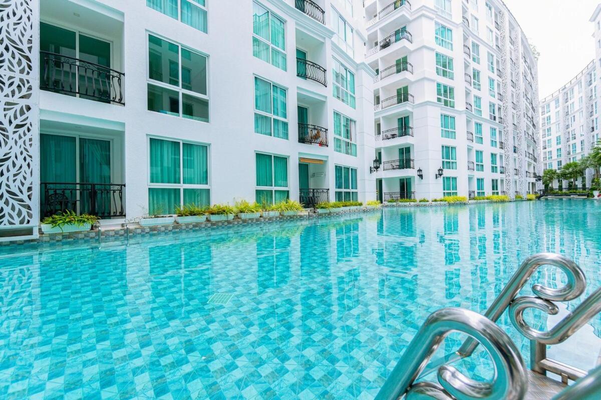 Bright Corner Apartment, Location Apartment *