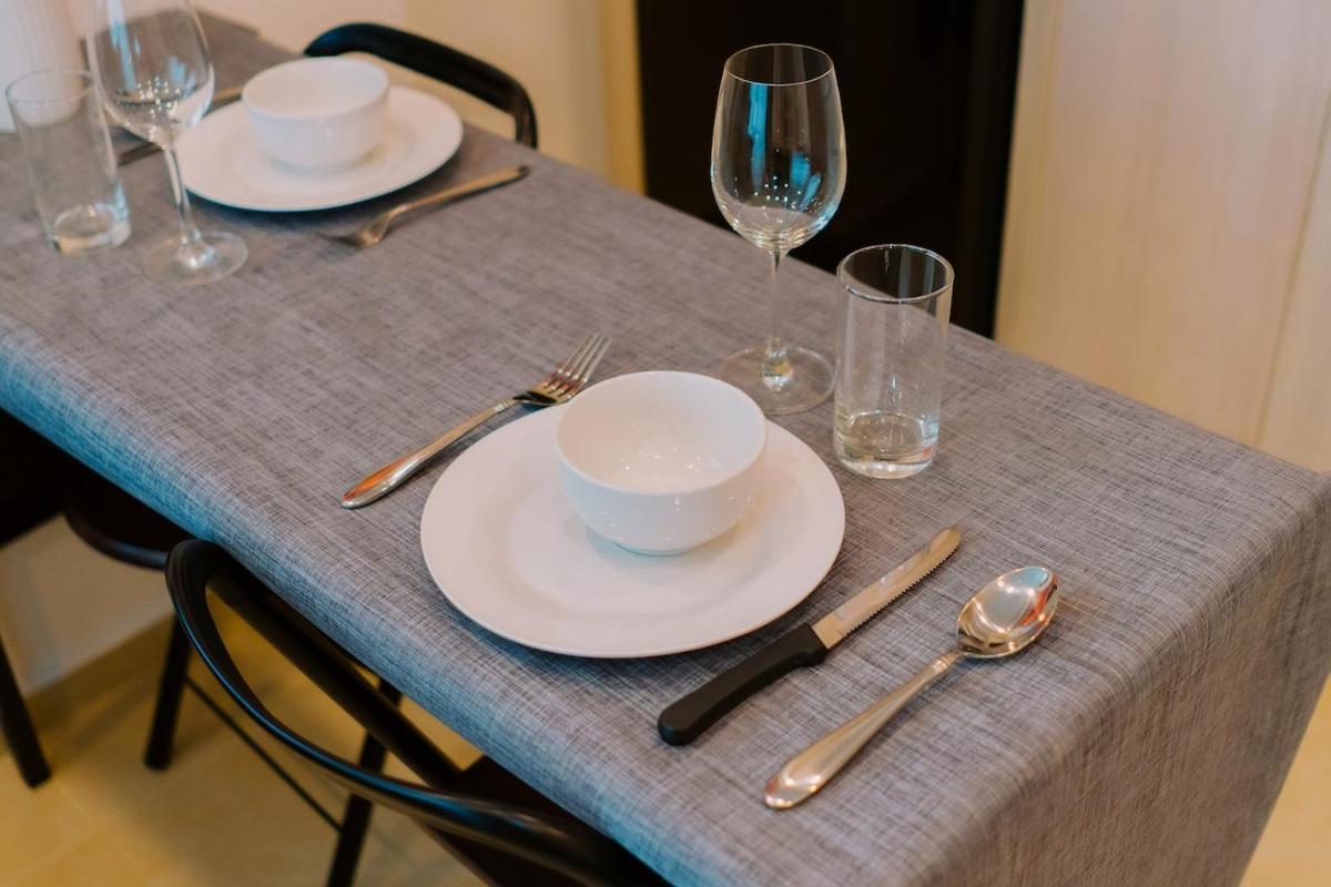 Bright Corner Apartment, Location