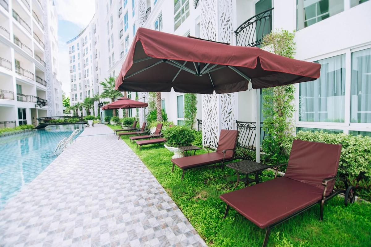 Bright Corner Apartment, Location Apartment