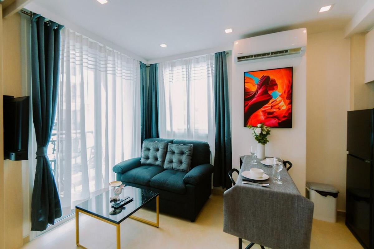 Apartment Bright Corner Apartment, Location *
