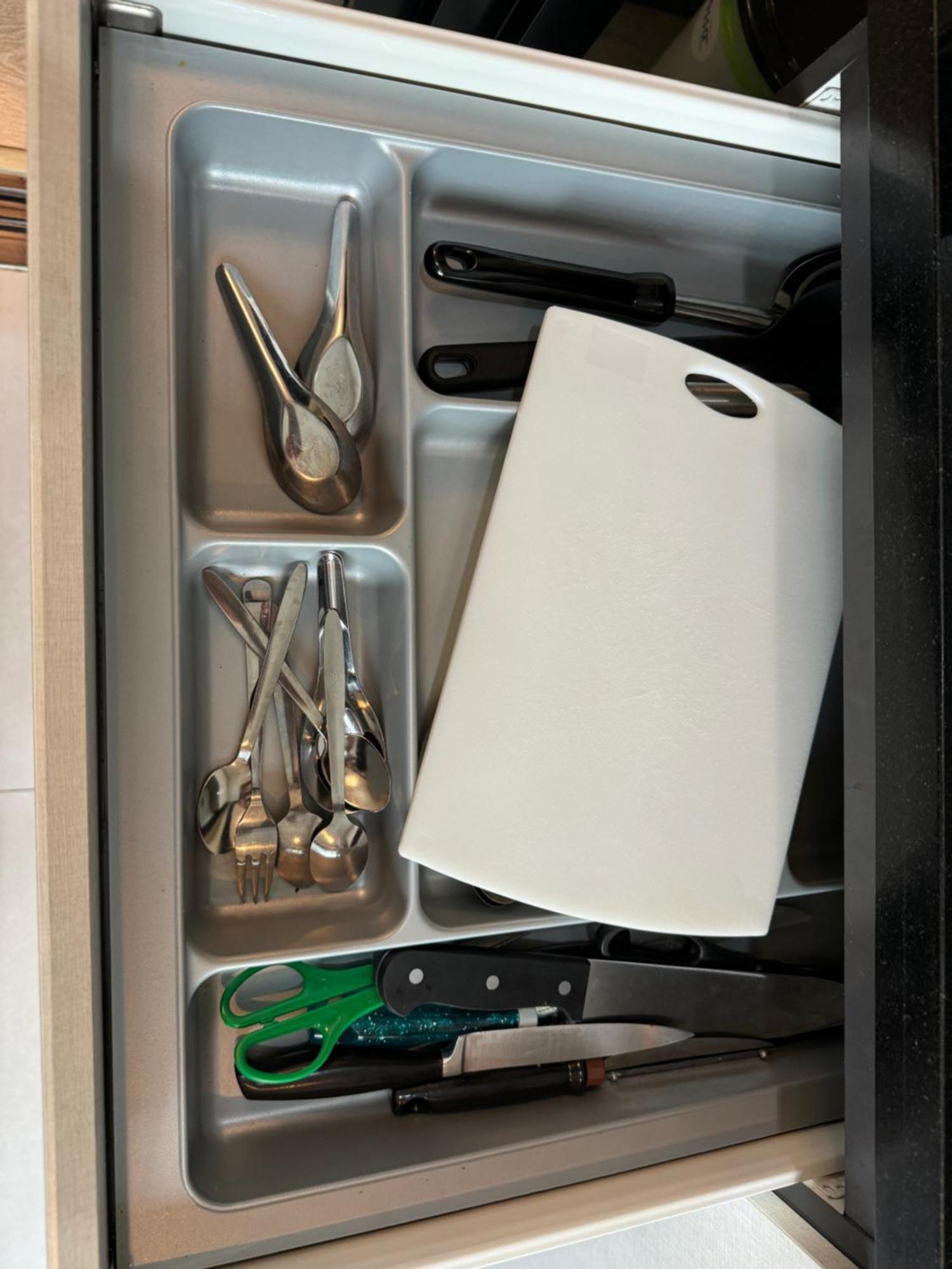 芭提雅市中心the Base 高端公寓酒店 *