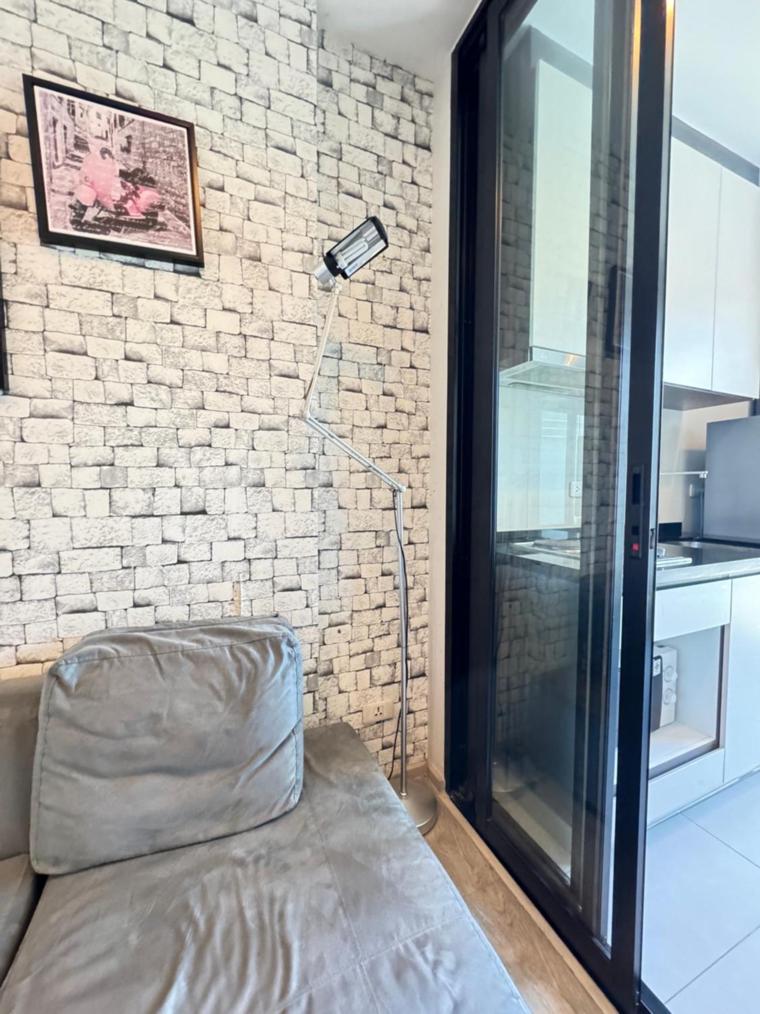 芭提雅市中心the Base 高端公寓酒店 *