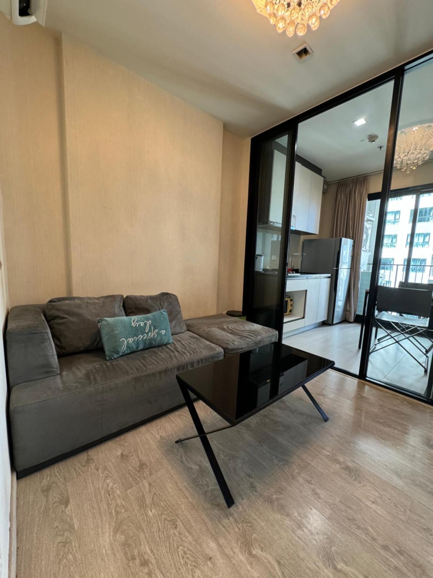 芭提雅市中心the Base 高端公寓酒店 *