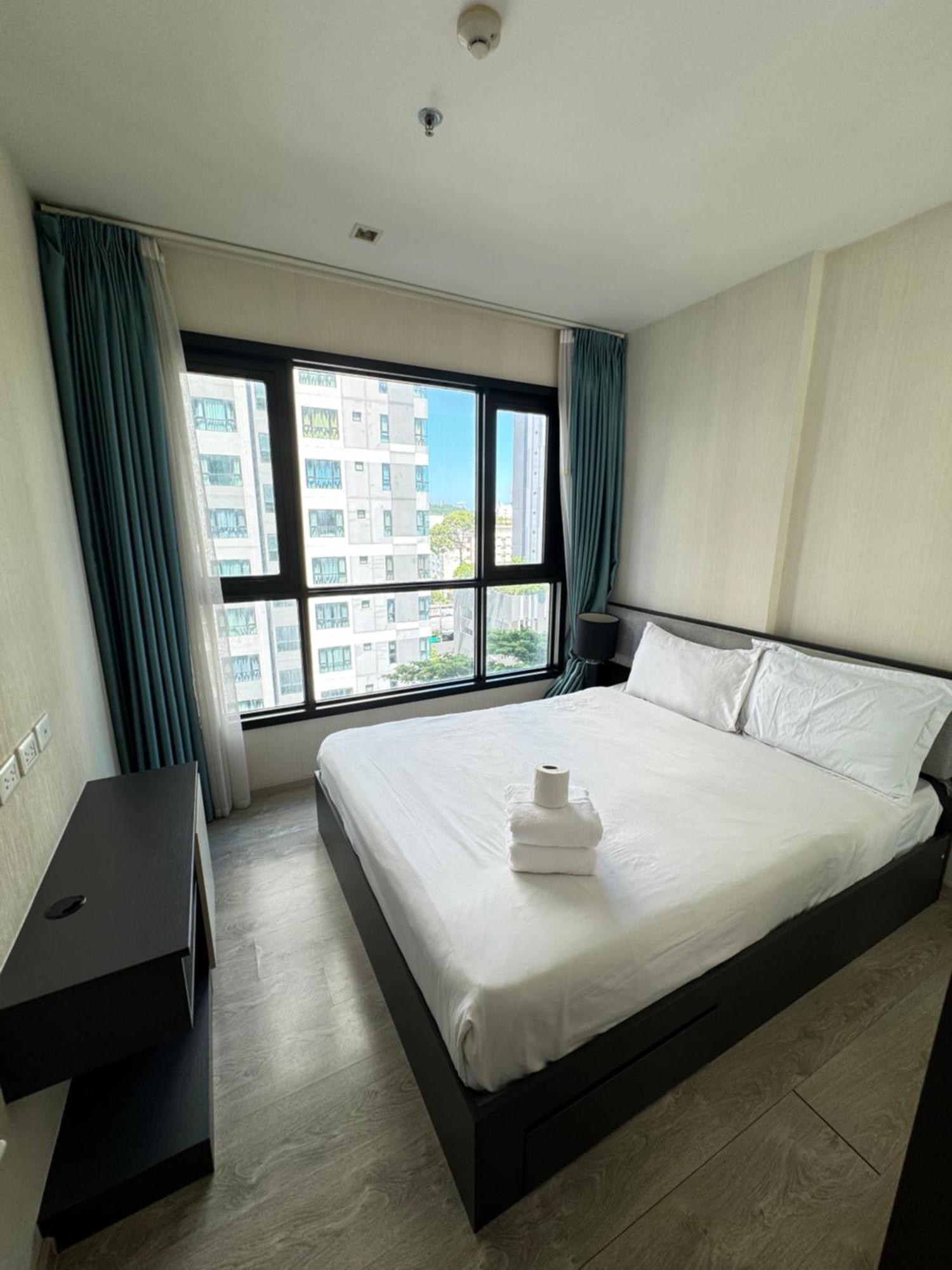 芭提雅市中心the Base 高端公寓酒店 *