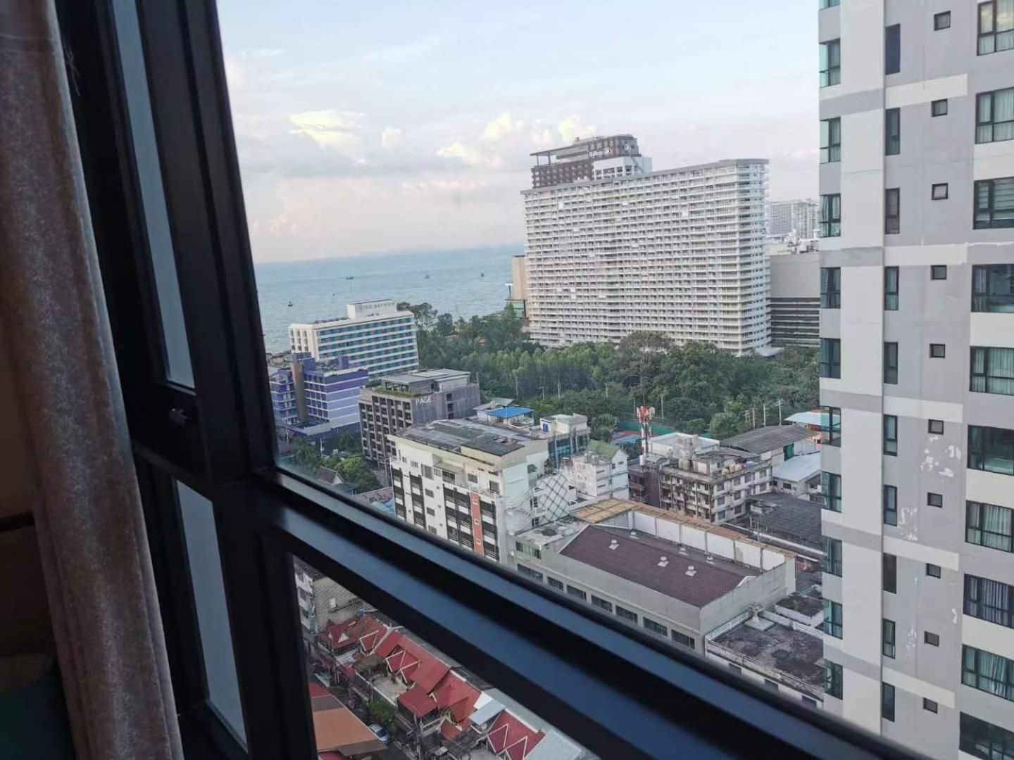 芭提雅市中心the Base 高端公寓酒店 Pattaya