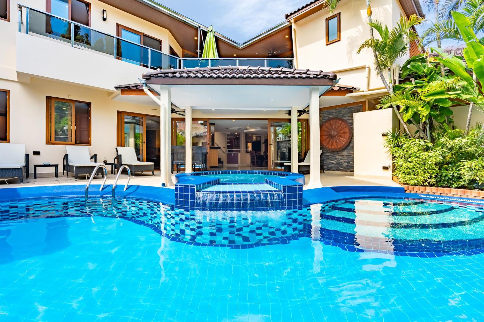Luxury Pool T1 Near Walking Street 5br 9 Persons * Pattaya