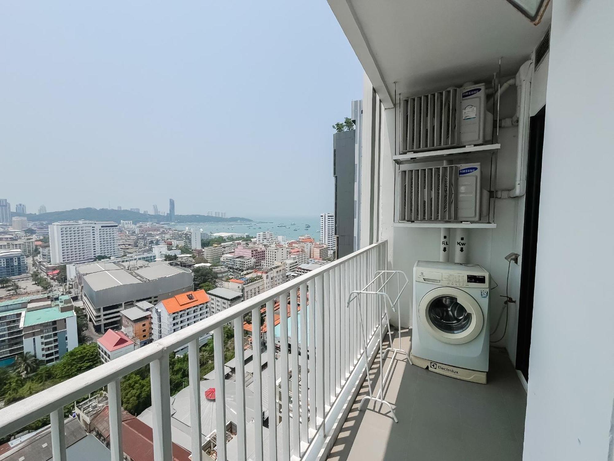 Apartment The Base Pattay Cd Pattaya
