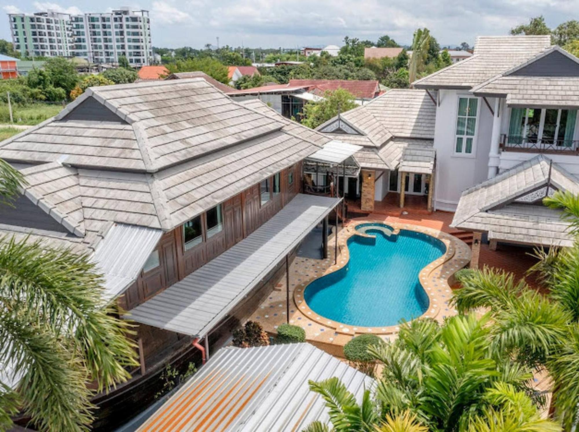 Luxury Iconic Royal Boat Pool North *