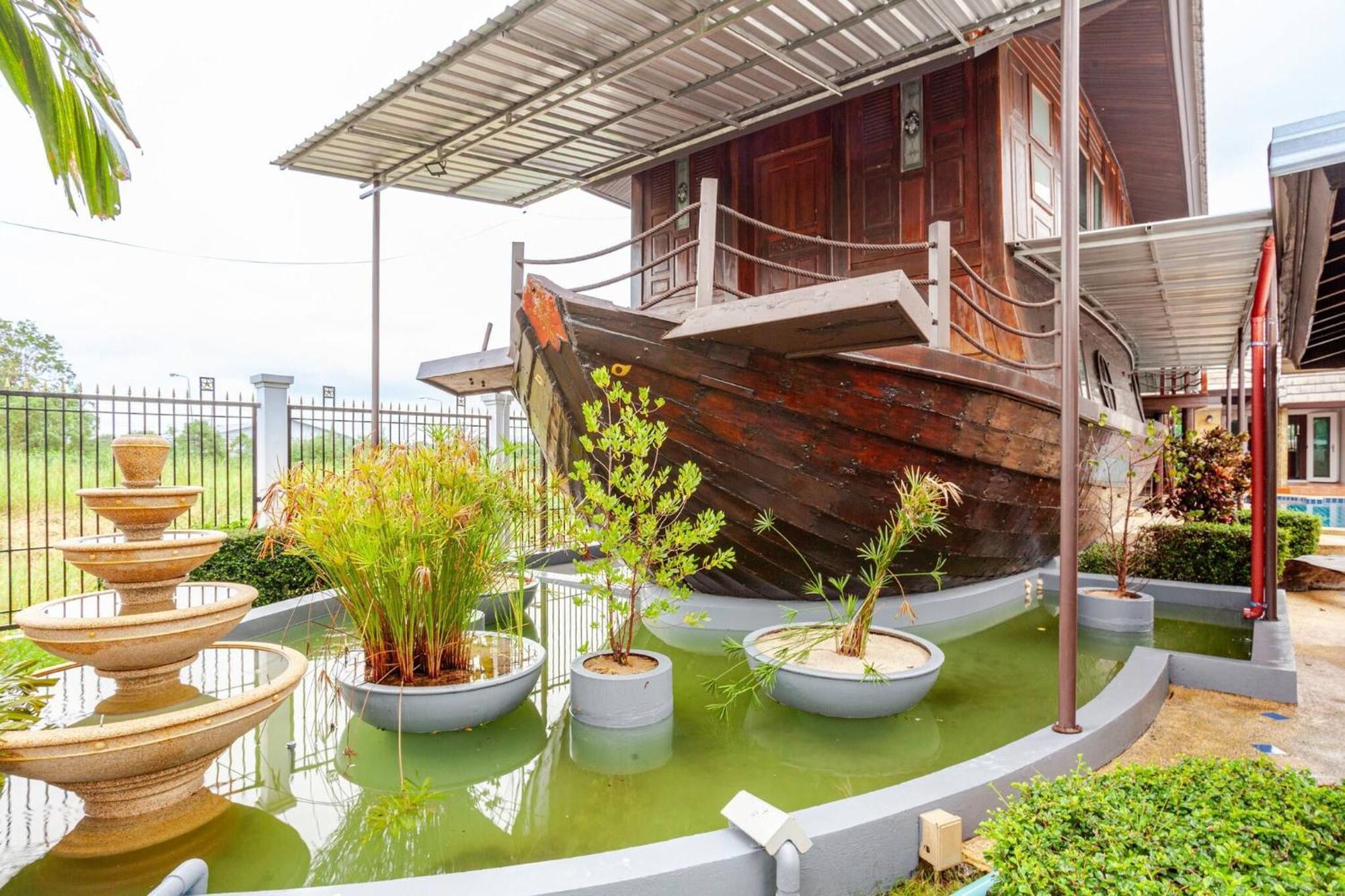 Villa Luxury Iconic Royal Boat Pool North
