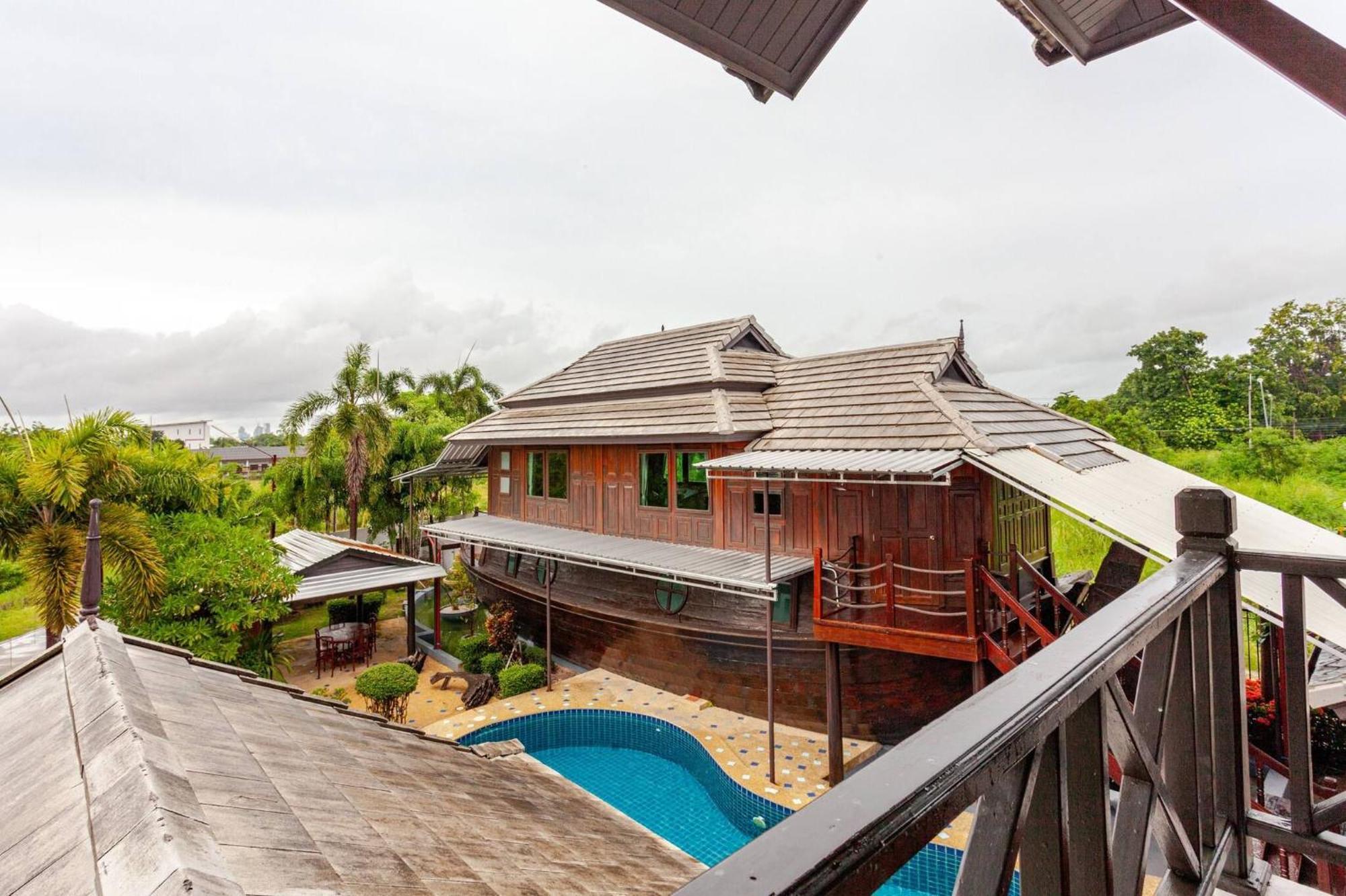 Villa Luxury Iconic Royal Boat Pool North *