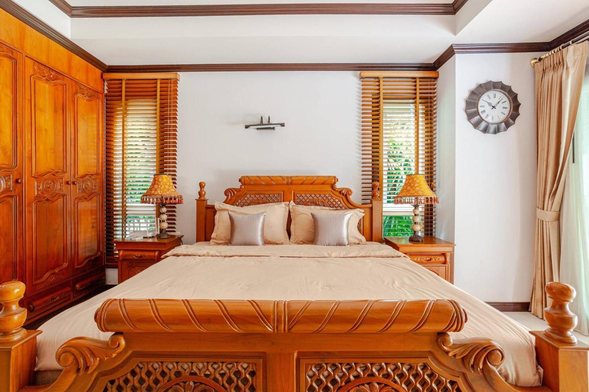 Luxury Iconic Royal Boat Pool North *