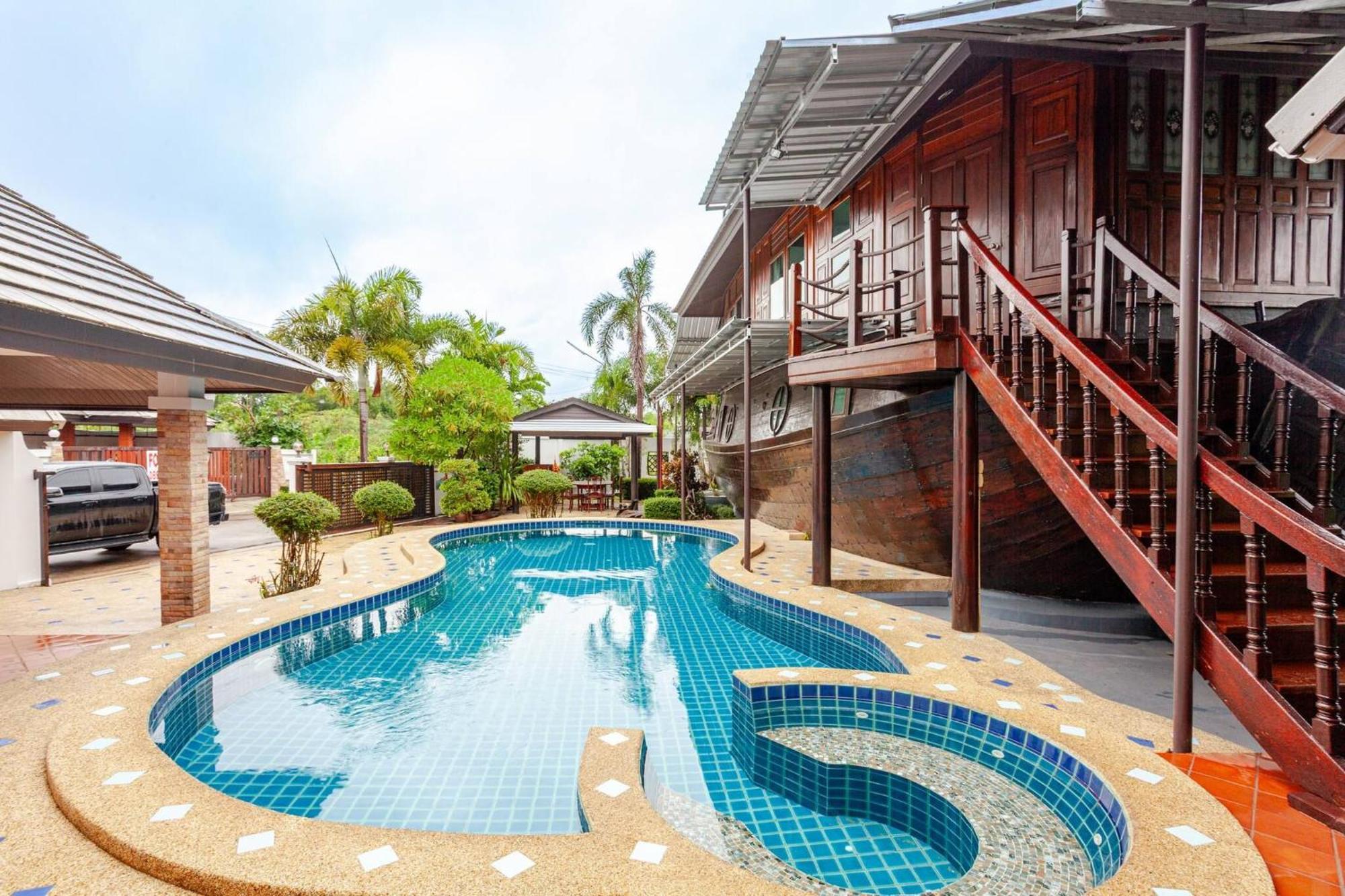 Villa Luxury Iconic Royal Boat Pool North