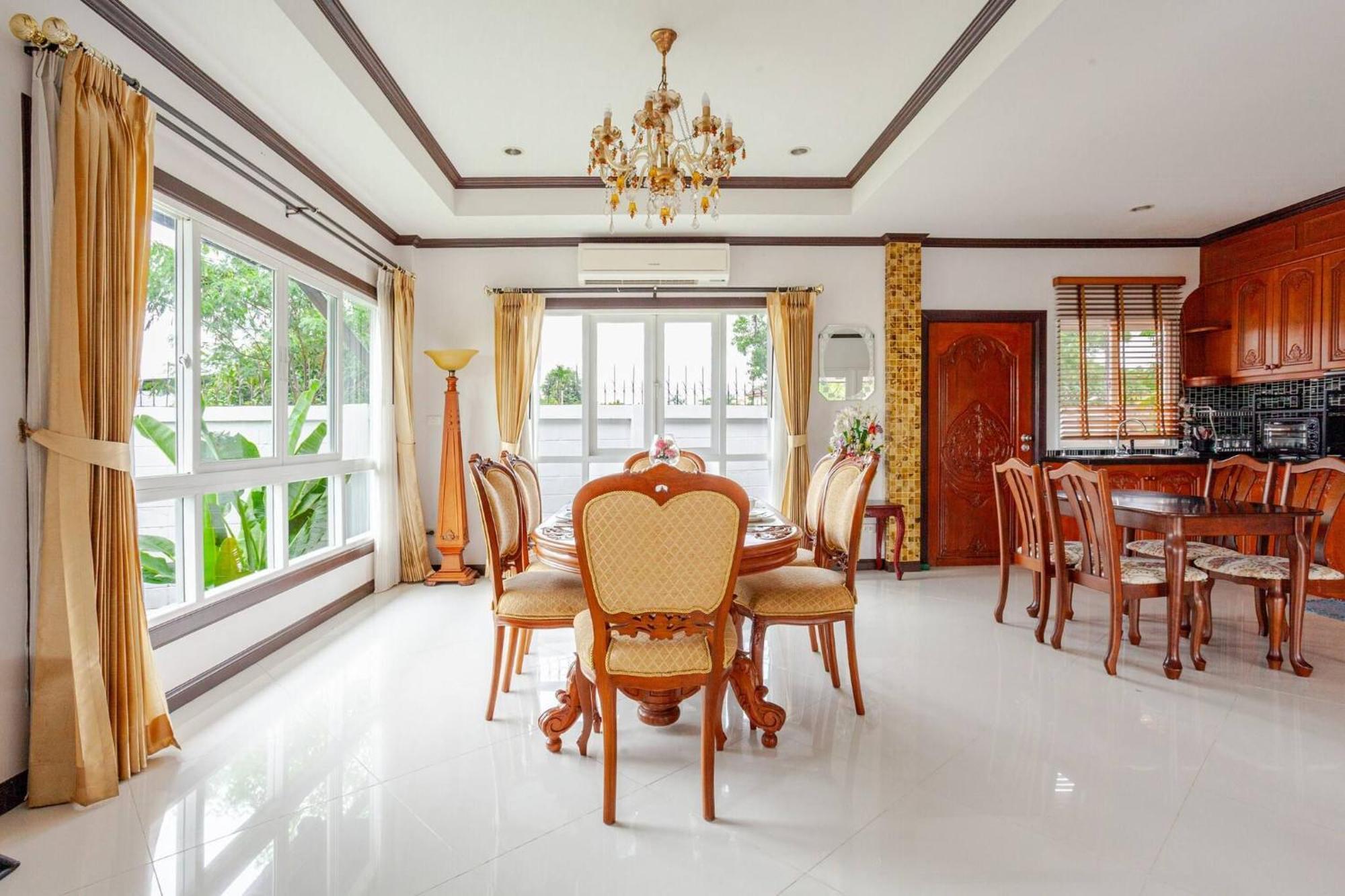 Luxury Iconic Royal Boat Pool North Villa Pattaya