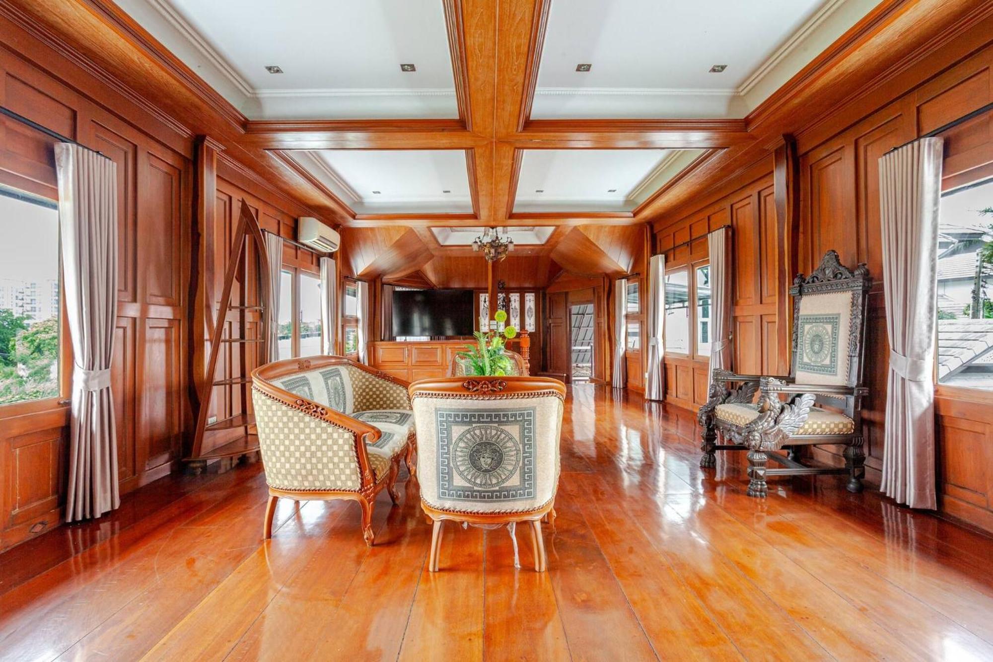Luxury Iconic Royal Boat Pool North Villa
