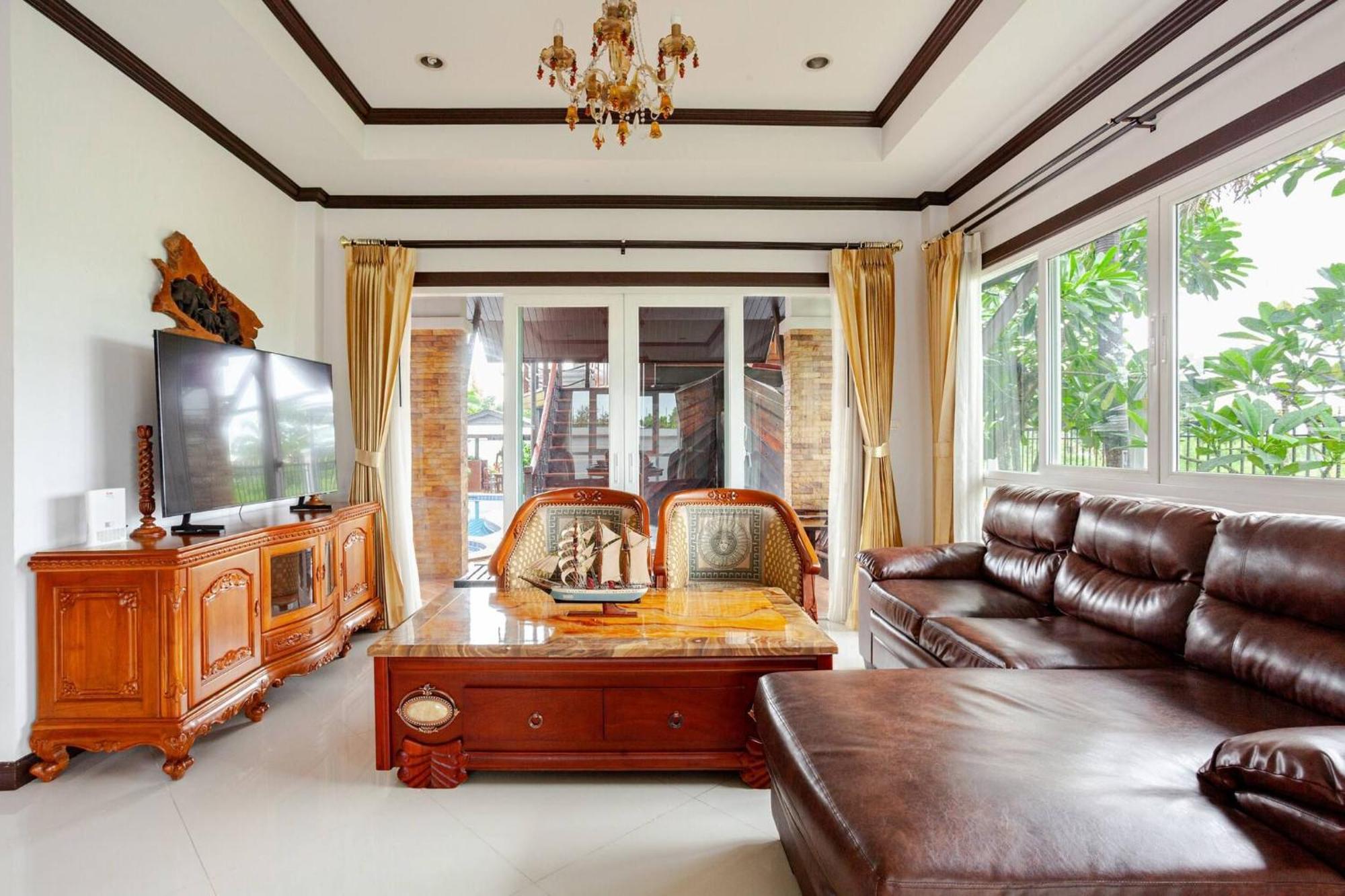 Luxury Iconic Royal Boat Pool North *