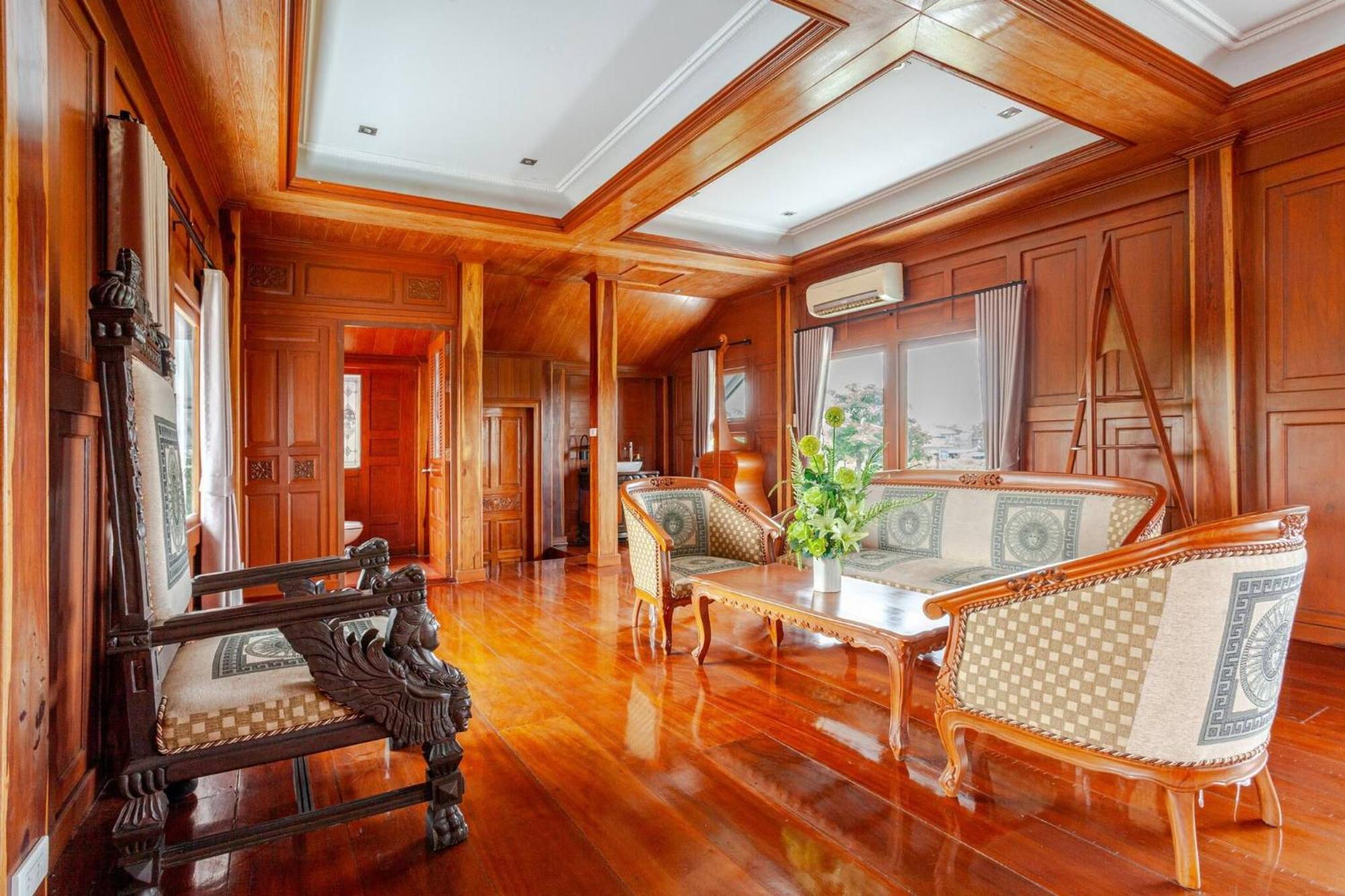 Luxury Iconic Royal Boat Pool North Villa
