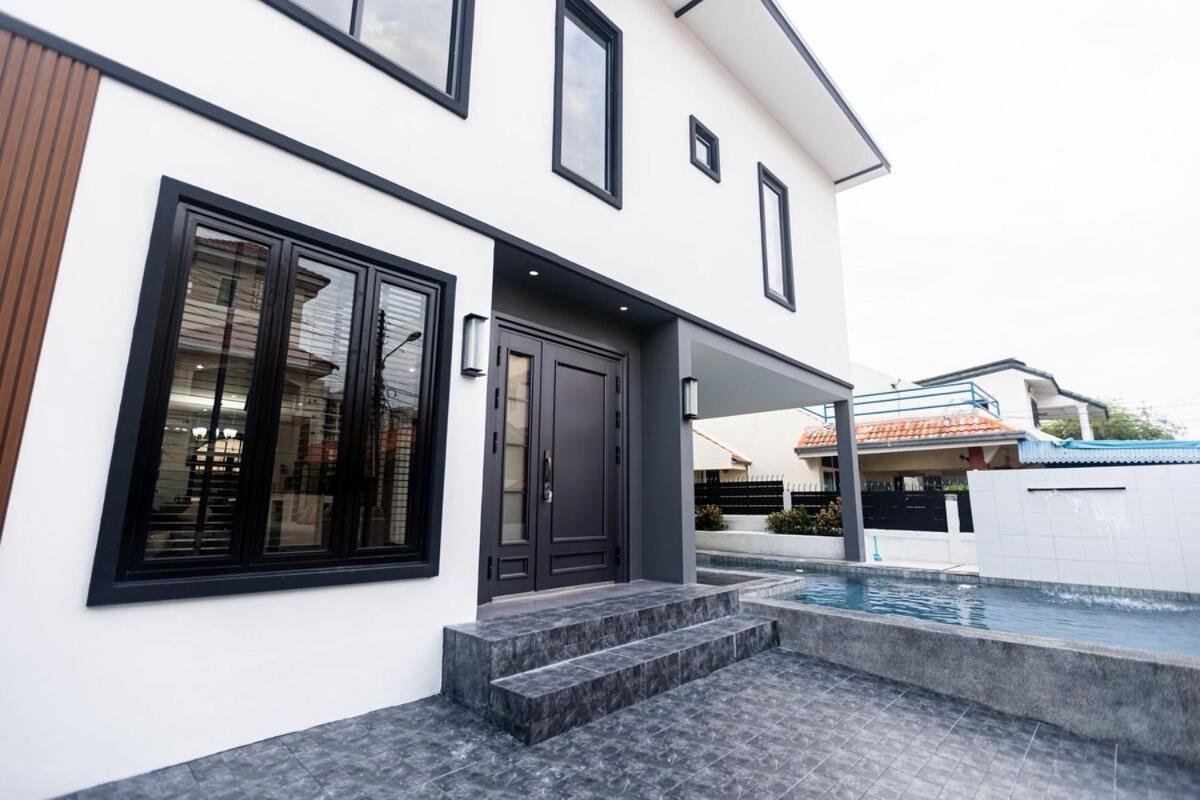 Pool Italian Style In Phratamnak 5 Bedroom Ktv Bbq Pattaya