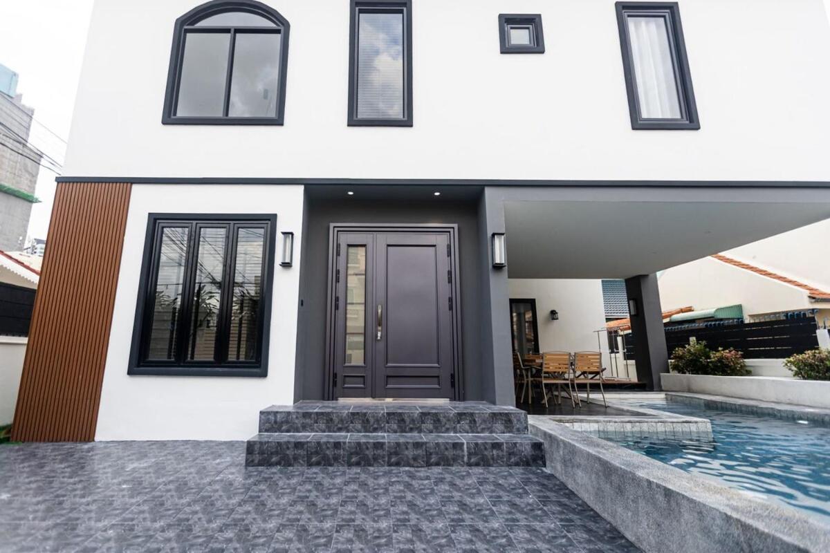 Pool Italian Style In Phratamnak 5 Bedroom Ktv Bbq Villa