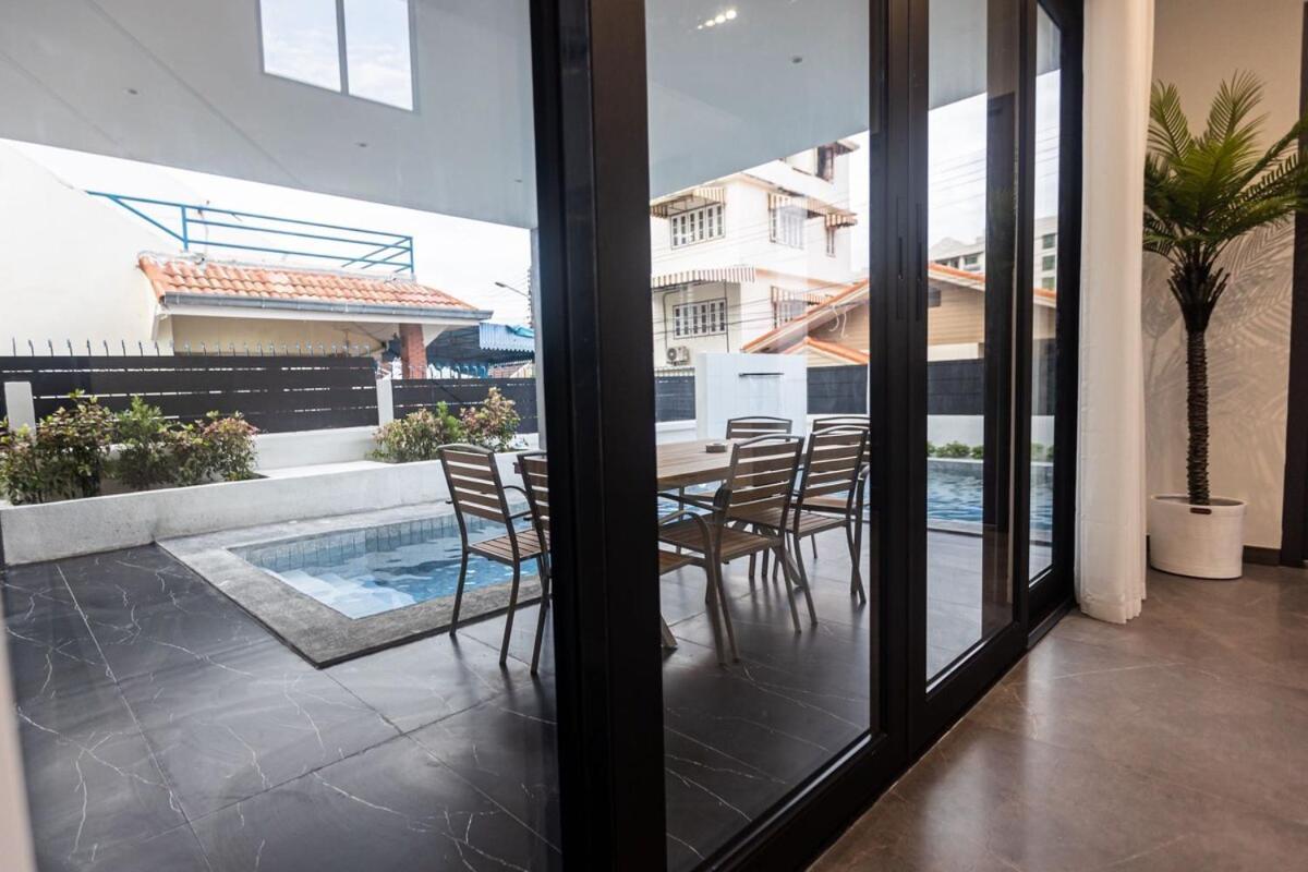Villa Pool Italian Style In Phratamnak 5 Bedroom Ktv Bbq *