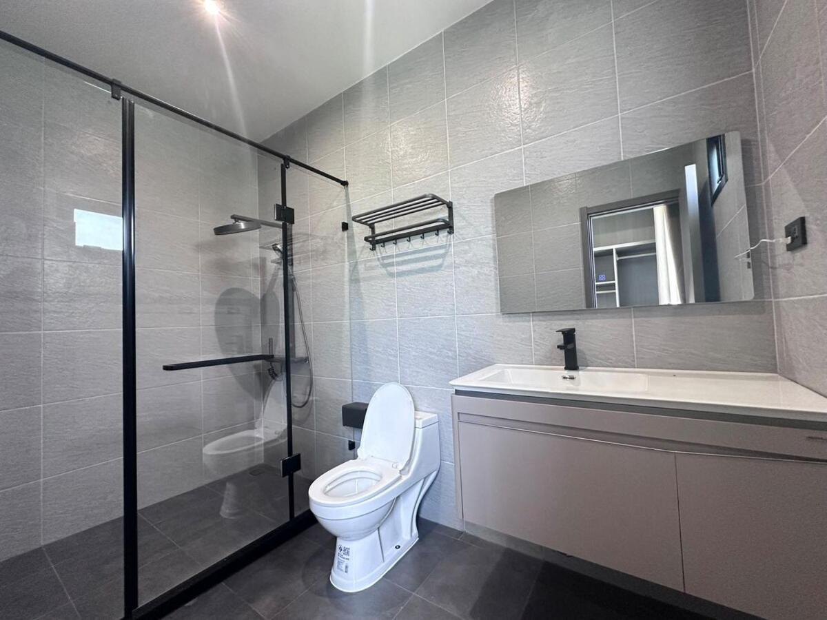 Villa Pool Italian Style In Phratamnak 5 Bedroom Ktv Bbq Pattaya