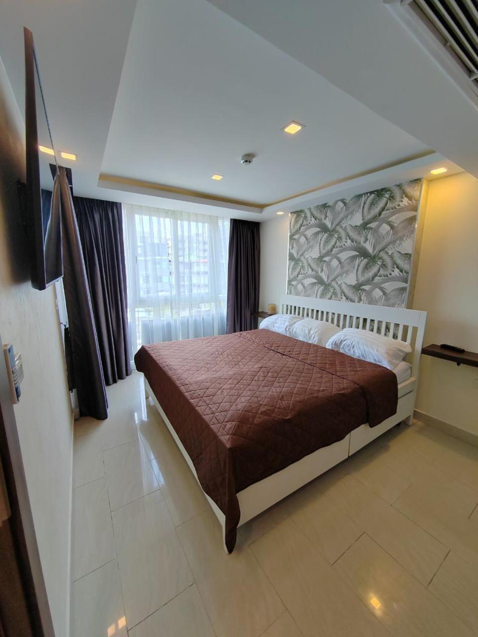 1 Bedroom Grand Avenue Apartment