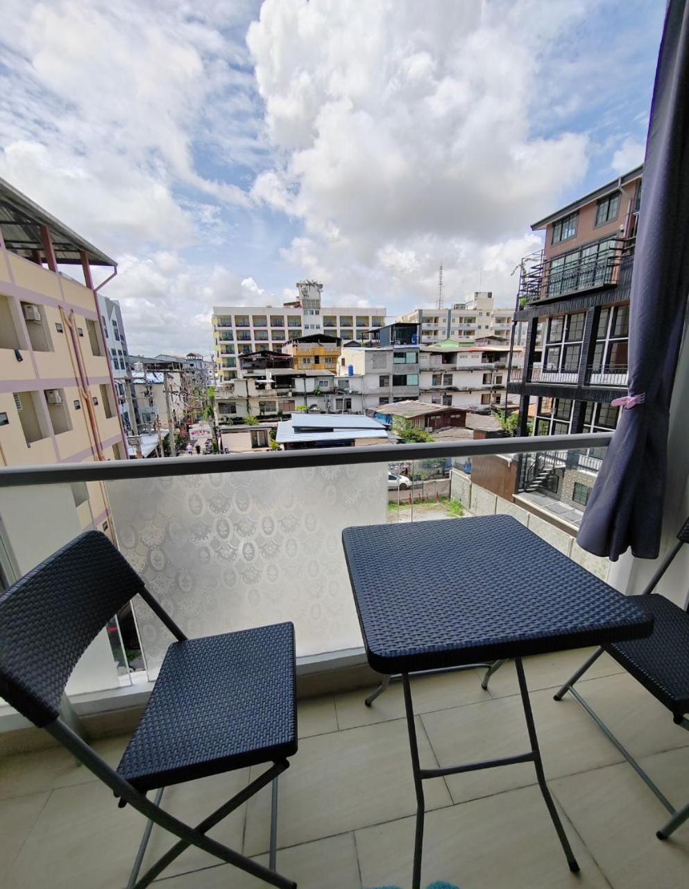 1 Bedroom Grand Avenue