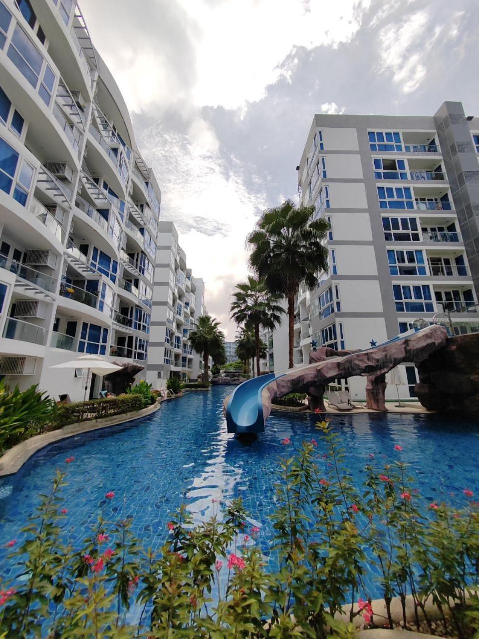1 Bedroom Grand Avenue Apartment *