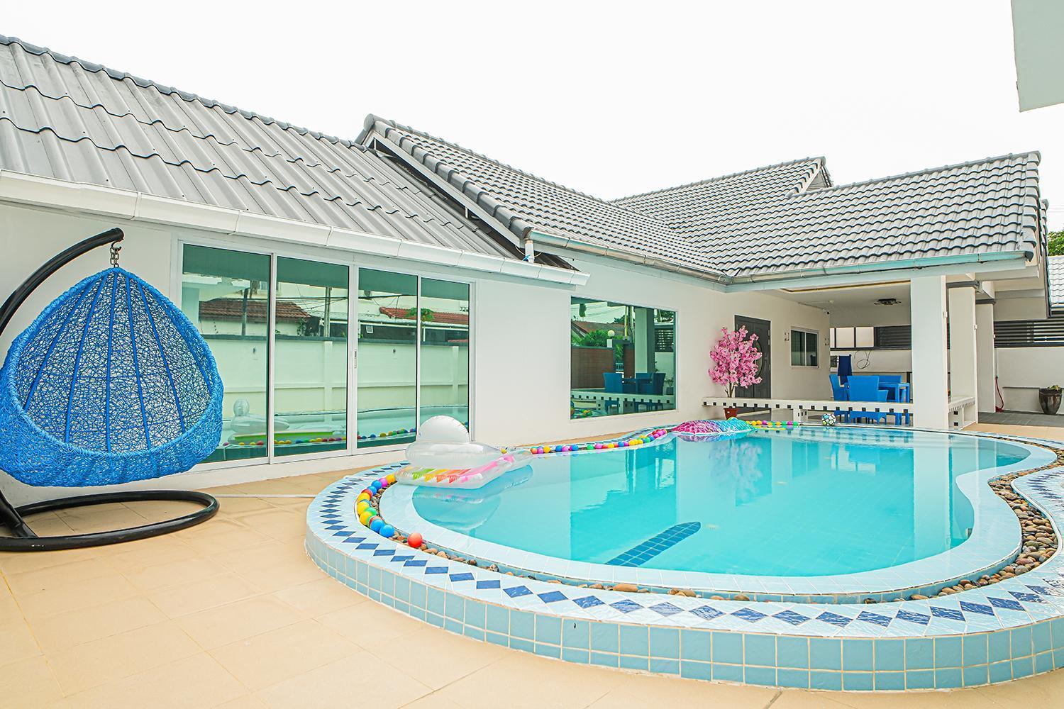 Daisy Pool Villa Pattaya