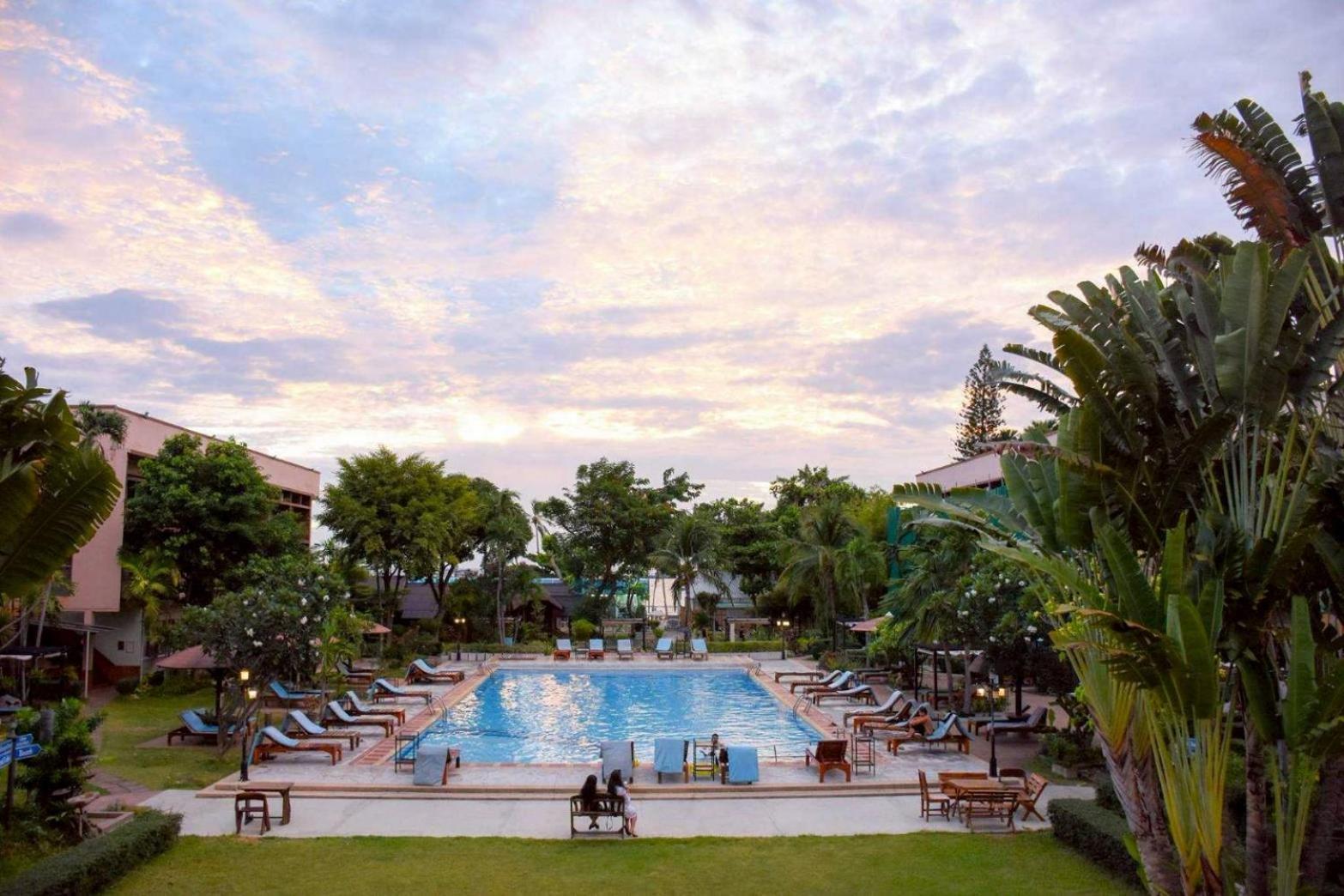 Basaya & Hotel 3*