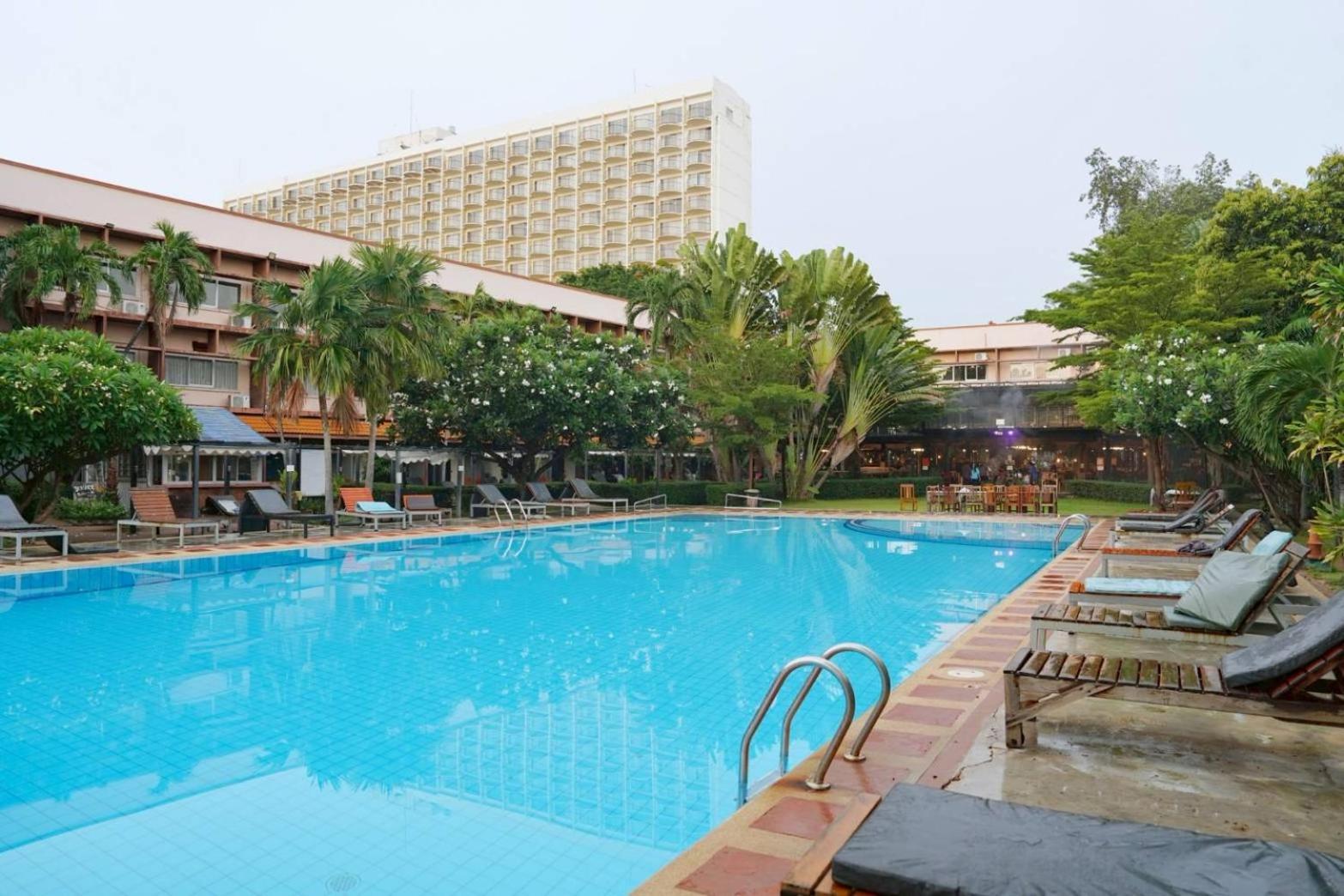 Hotel Basaya & 3*