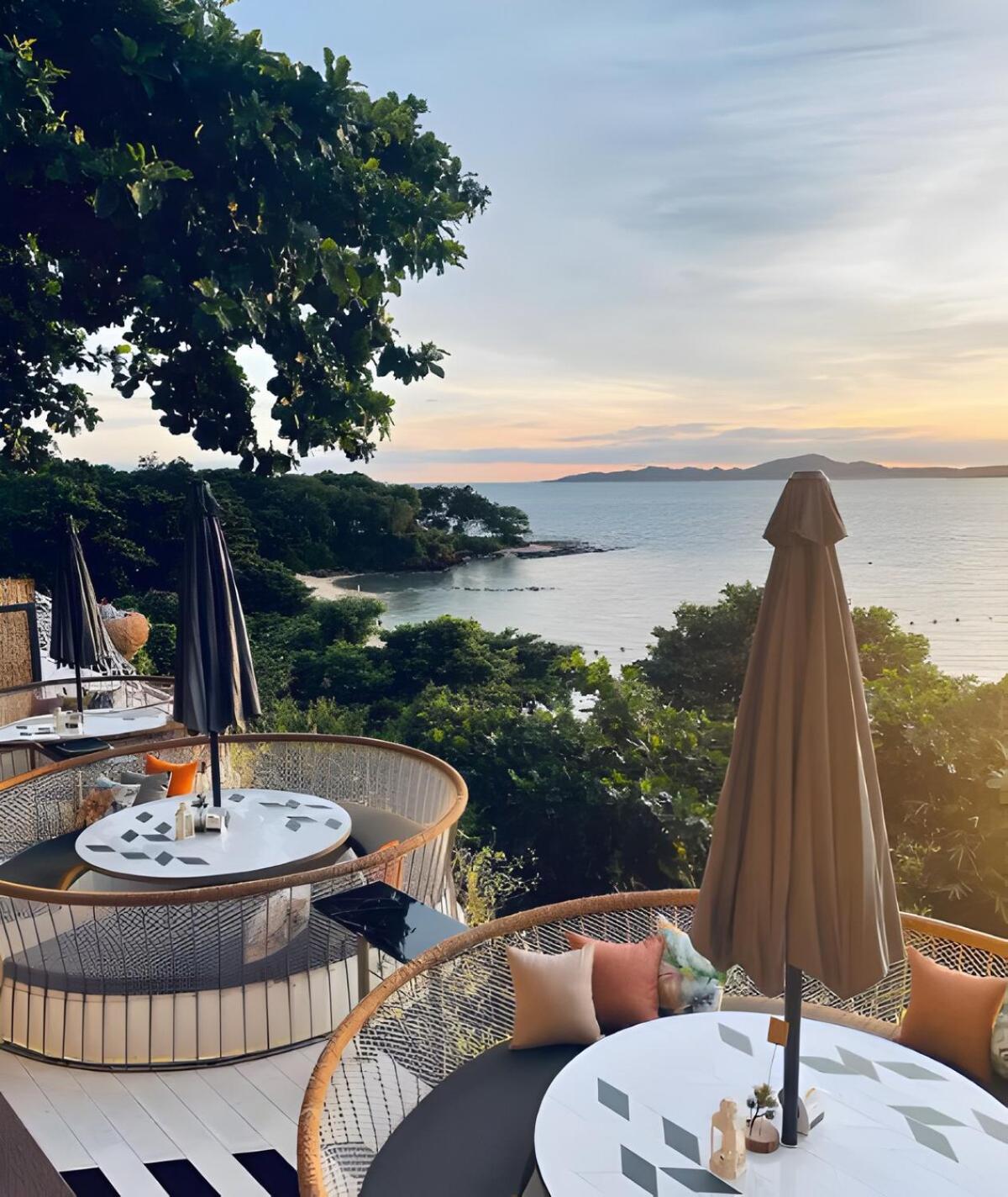 High Floor Beachfront 1 Bedroom With Scenic View * Pattaya