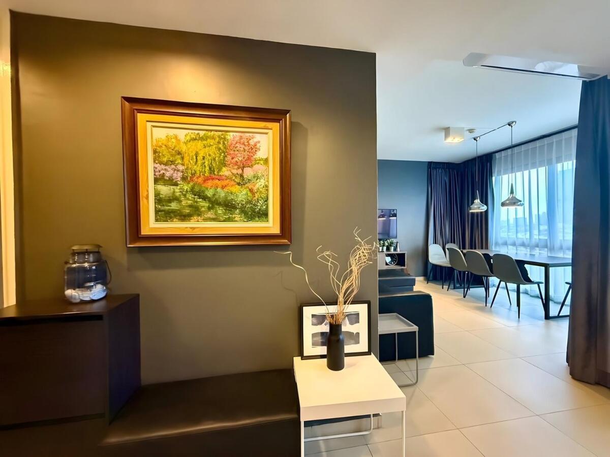Apartment Spacious 2 Bedroom Corner Unit Near Walking Street *