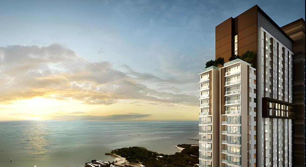 Spacious 2 Bedroom Corner Unit Near Walking Street Pattaya