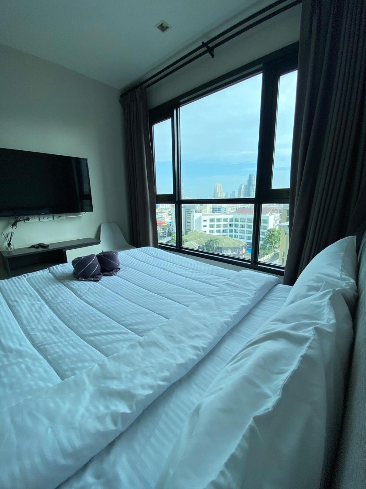 - Roof Pool * Pattaya