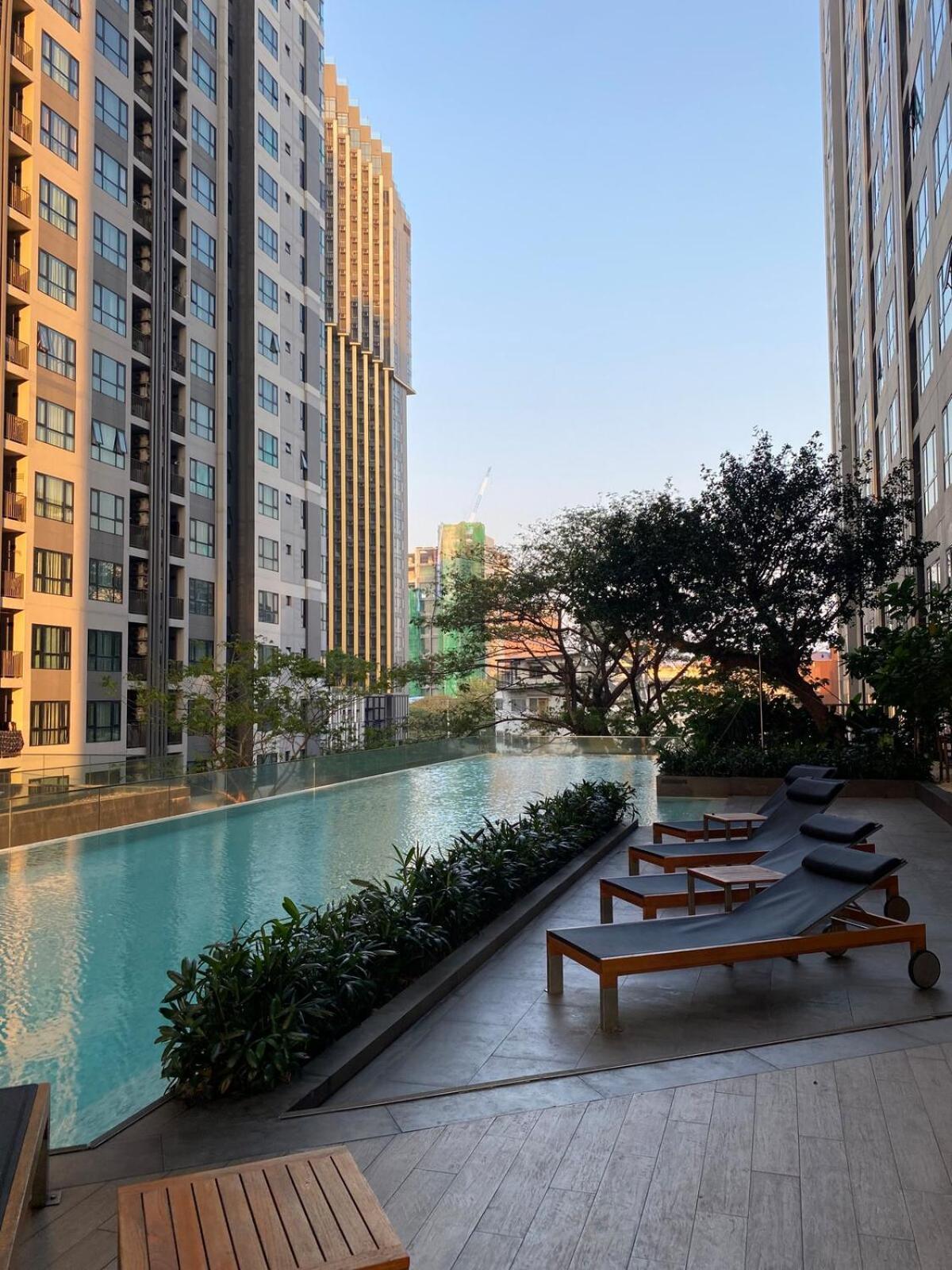 - Roof Pool Apartment Pattaya