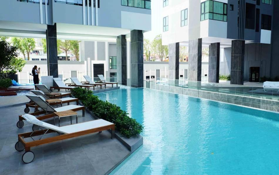 Sea View 2 Bed High Floor