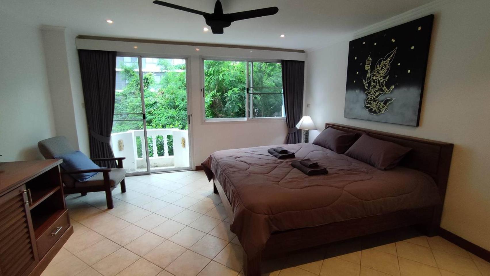 3 Bedrooms In Prathumnak Jomtien Villa
