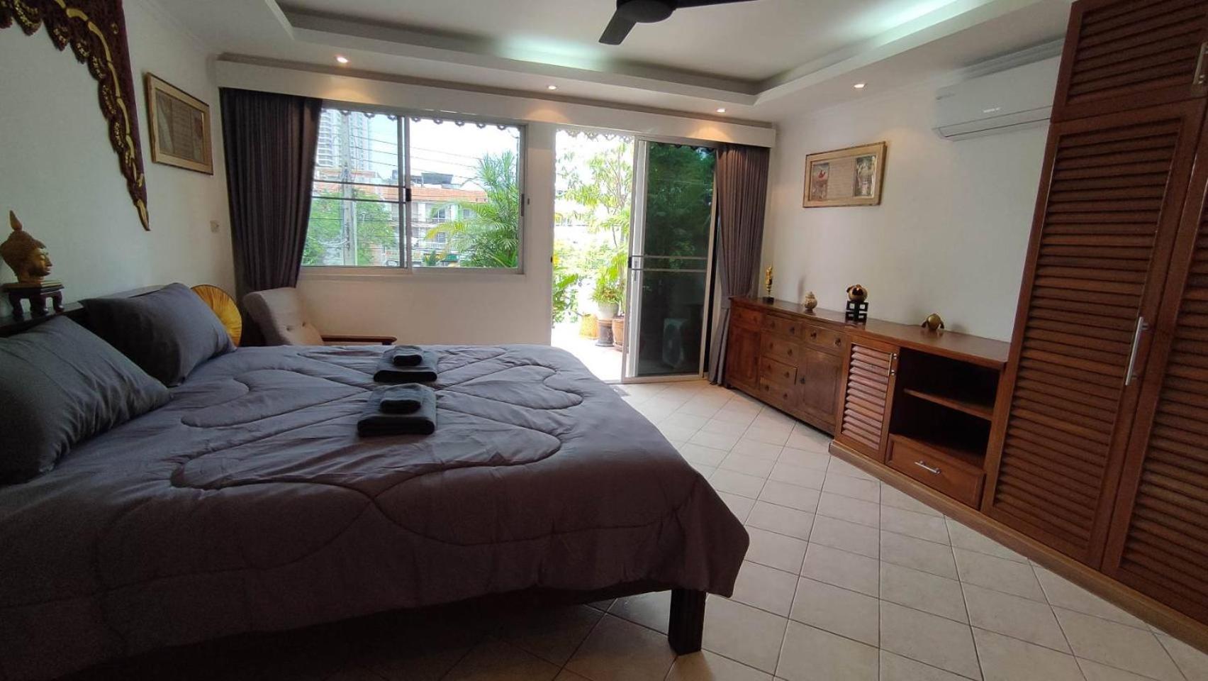 3 Bedrooms In Prathumnak Jomtien Villa Pattaya