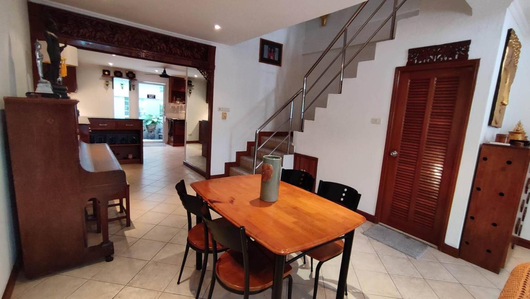3 Bedrooms In Prathumnak Jomtien Pattaya
