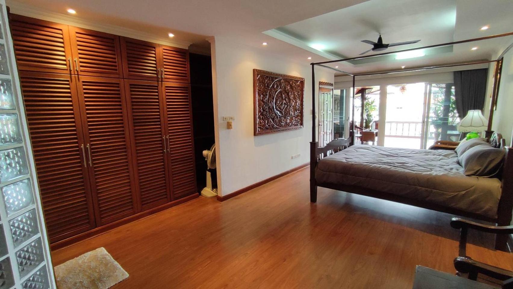 3 Bedrooms In Prathumnak Jomtien *