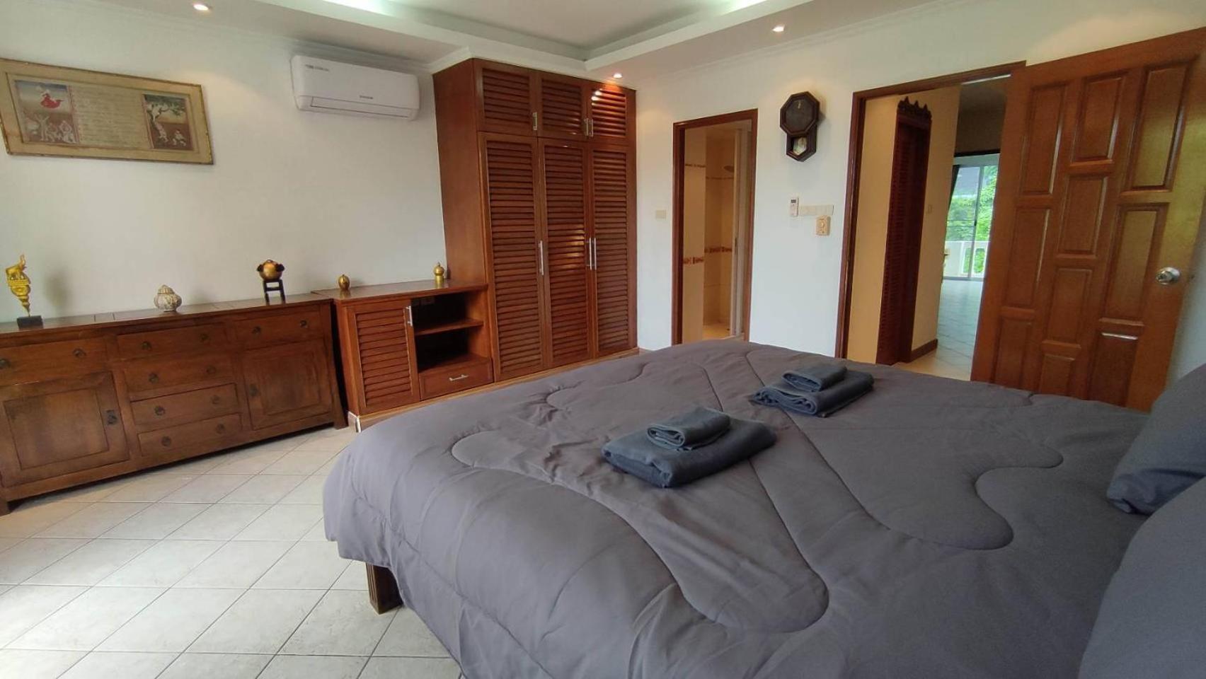 3 Bedrooms In Prathumnak Jomtien Villa *
