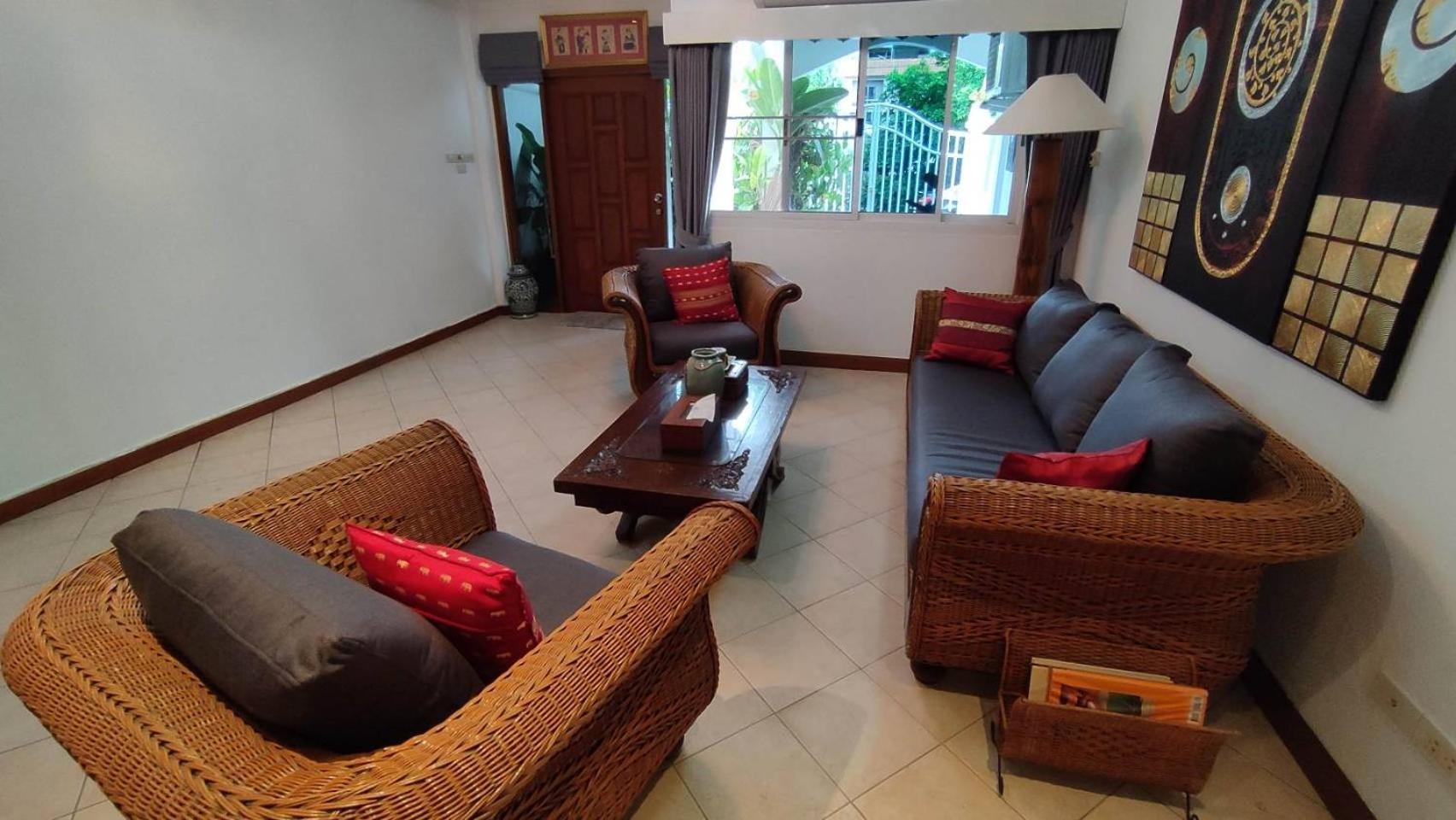 Villa 3 Bedrooms In Prathumnak Jomtien
