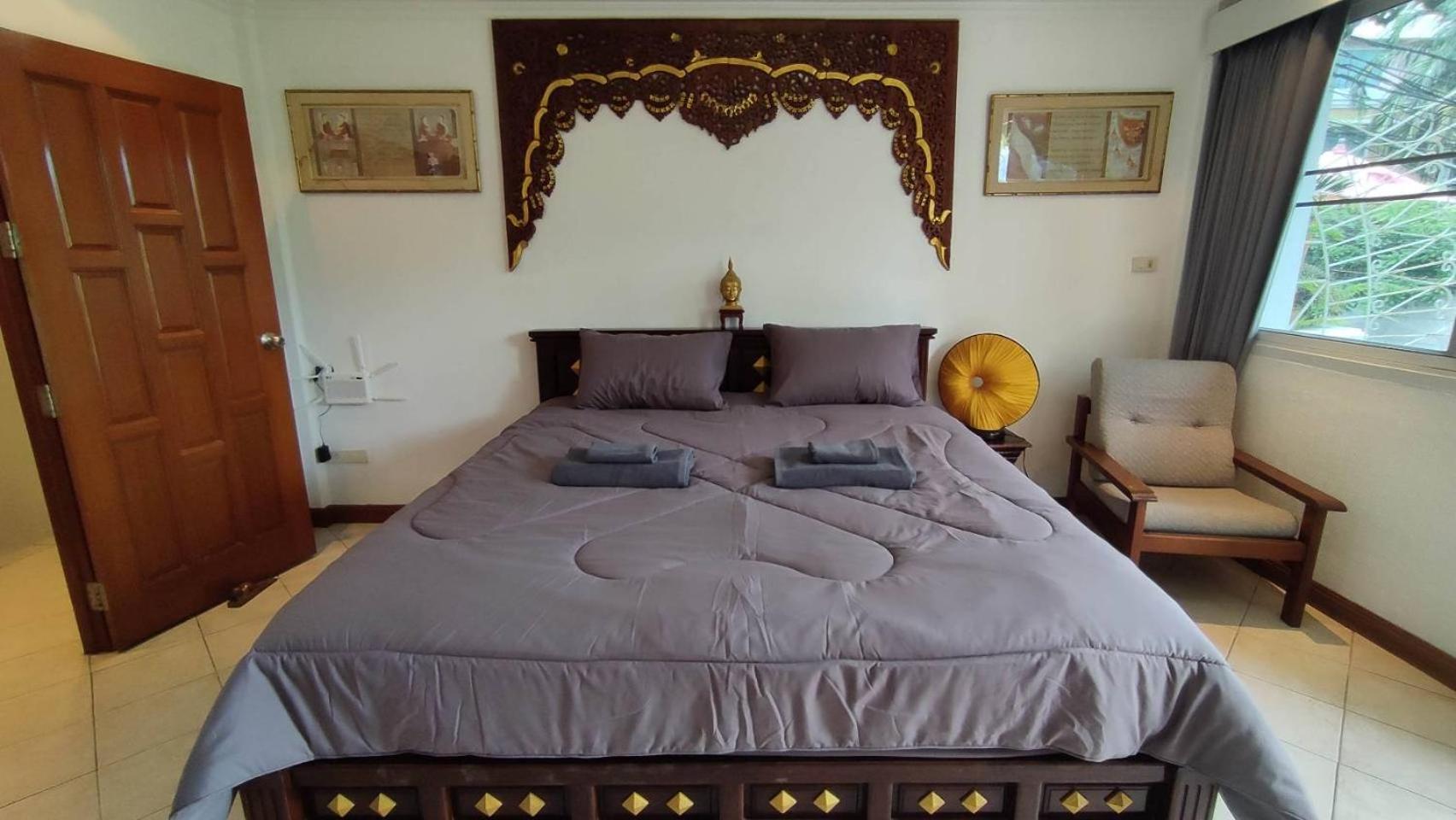 3 Bedrooms In Prathumnak Jomtien * Pattaya